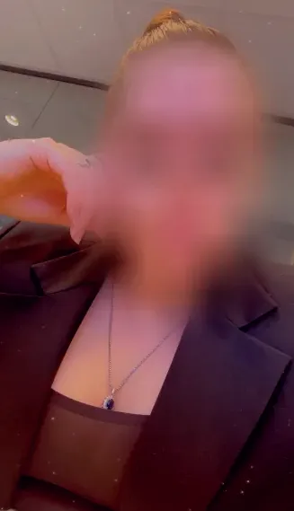 Amina, 32
