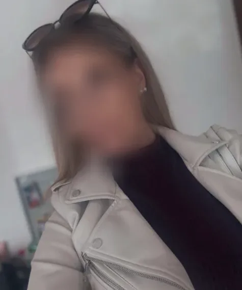 Elli, 26