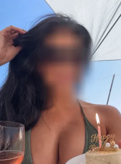 Emmi, 40