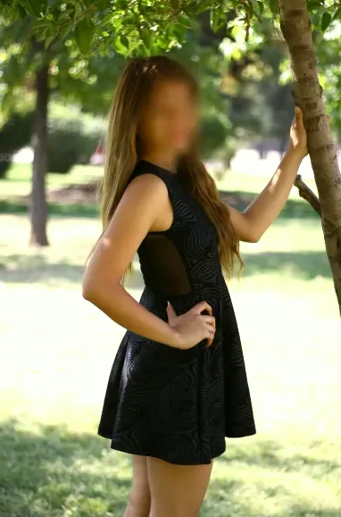 Nina, 29